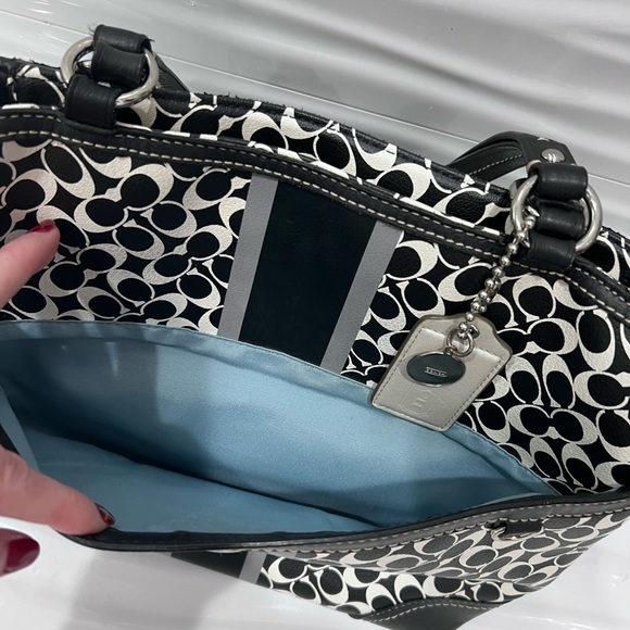 Authentic Coach purse, very good used condition. Black and white print. - Picture 4 of 8